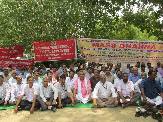 7th CPC: Mass Dharna in Front of FM’s Office a resounding success, Next Programme – Human Chain on 22nd June, 2017